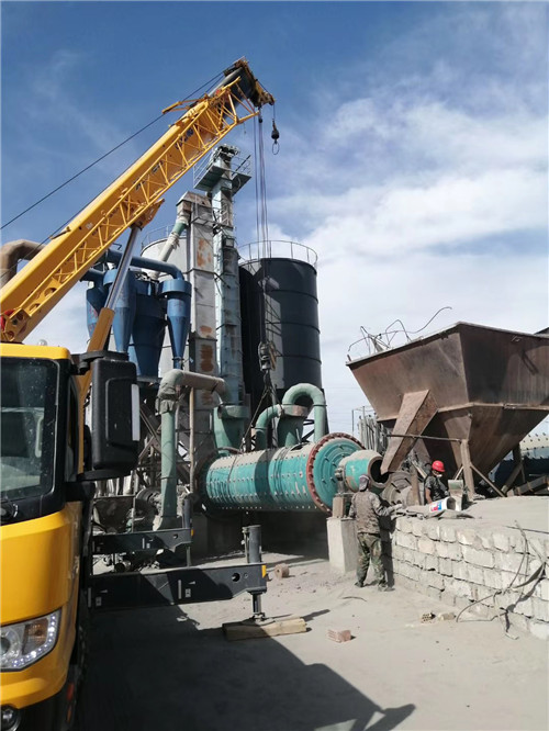 阿勒泰市设备搬运等各类工程项目中，吊车起着关键作用