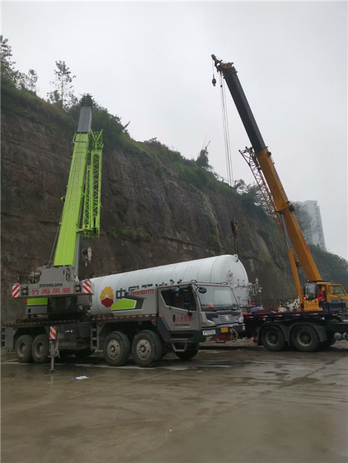 阿勒泰市“不怕风雨冻”—— 吊车的 “恶劣环境适应” 技术